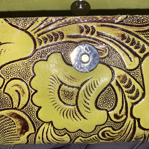 NEW! Beautiful Hand Tooled 100% Leather Lime Green With Coco Accent Wallet - Picture 3 of 10